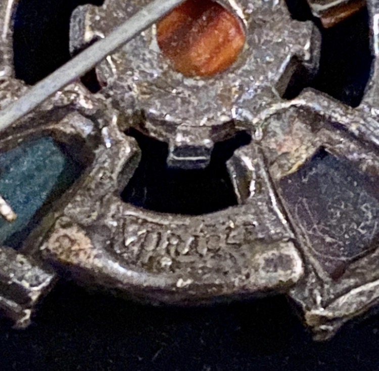 vintage-signed-miracle-celtic-cross-brooch-scottish-revival-art-glass-020-4
