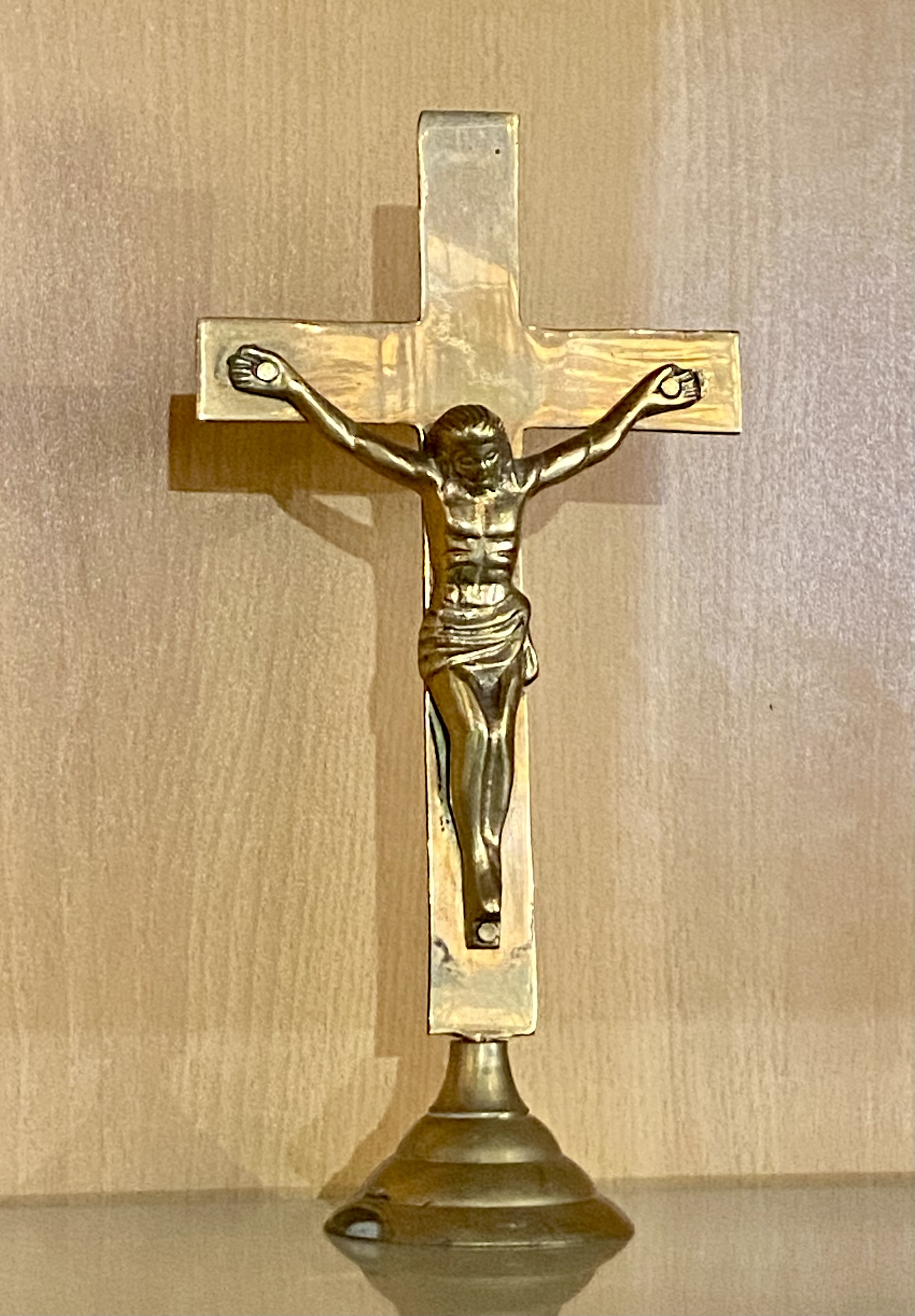 Lot 213: Vintage Solid Brass Standing Altar Crucifix / Table Cross - 22cm x 11cm