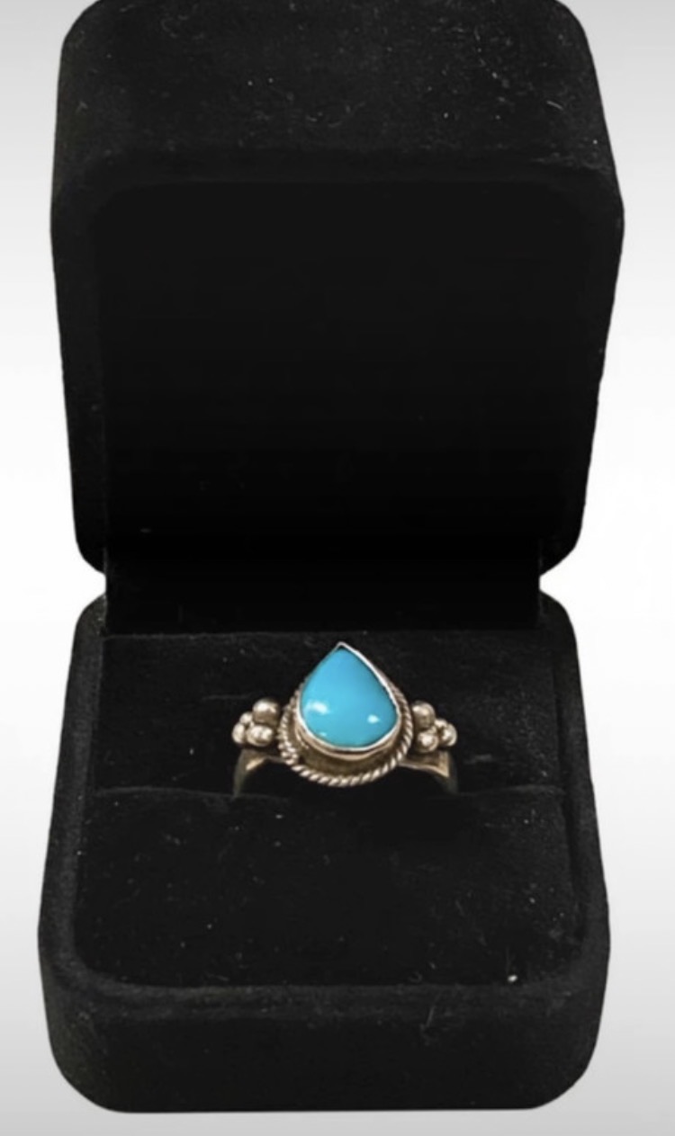Lot 079: Vintage Sterling Silver & Turquoise Teardrop Ring - Size P