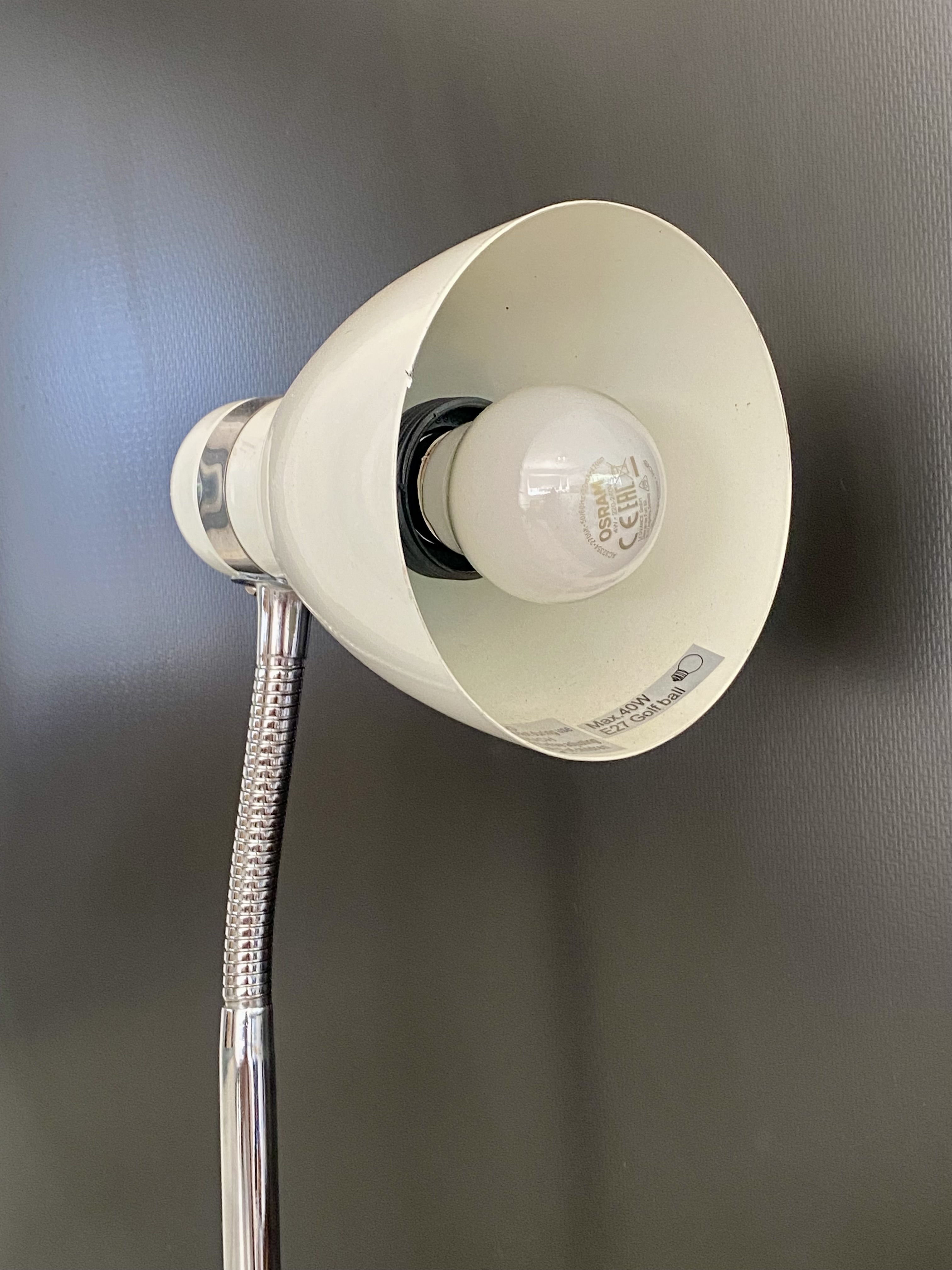 Lot 288: Vintage Style Off-White Gooseneck Desk Lamp – B&Q Shelley (36cm)