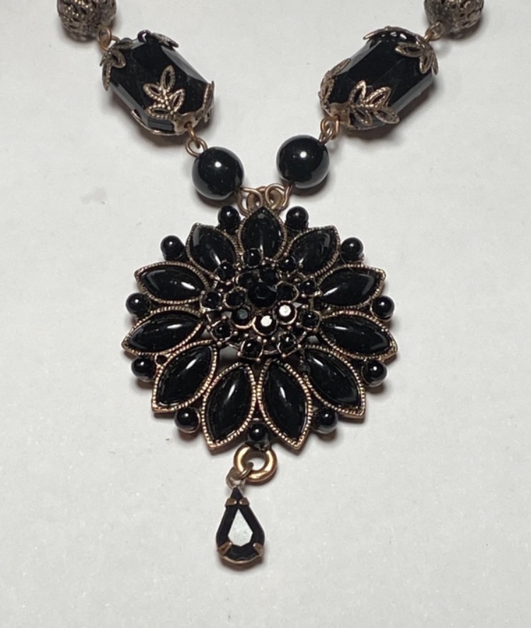 vintage-victorian-revival-black-acrylic-necklace-gothic-filigree-drop-164-2