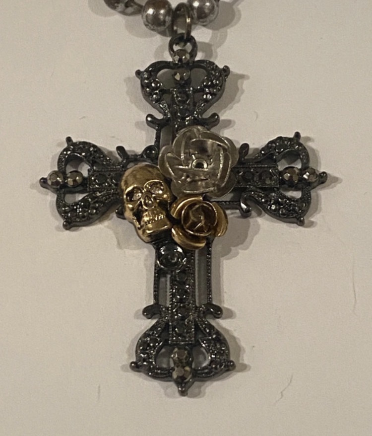 y2k-gothic-cross-necklace-skull-roses-pendant-grunge-alt-style-166-2